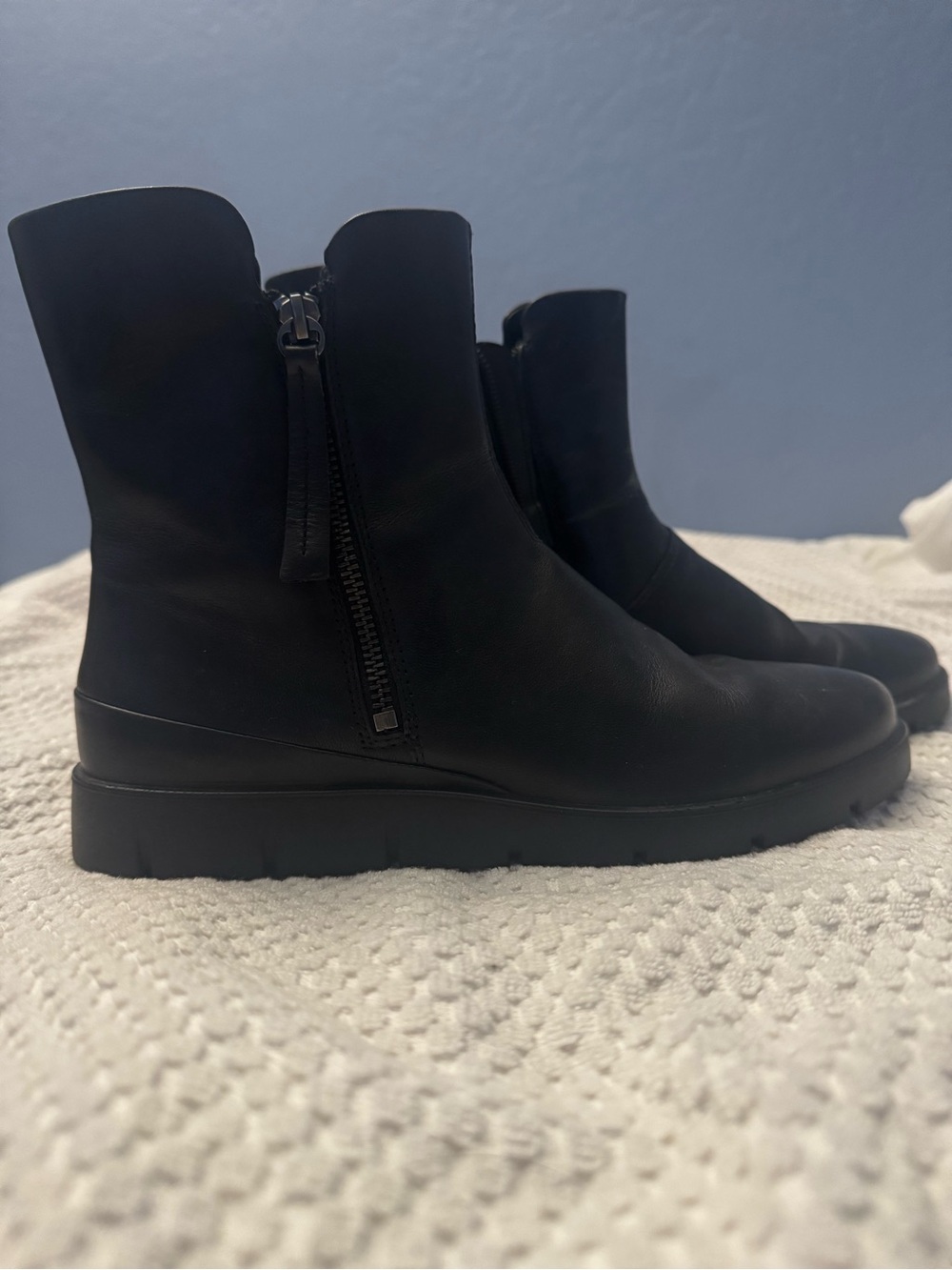 Ecco Black Leather Ankle Booties with Side Zip